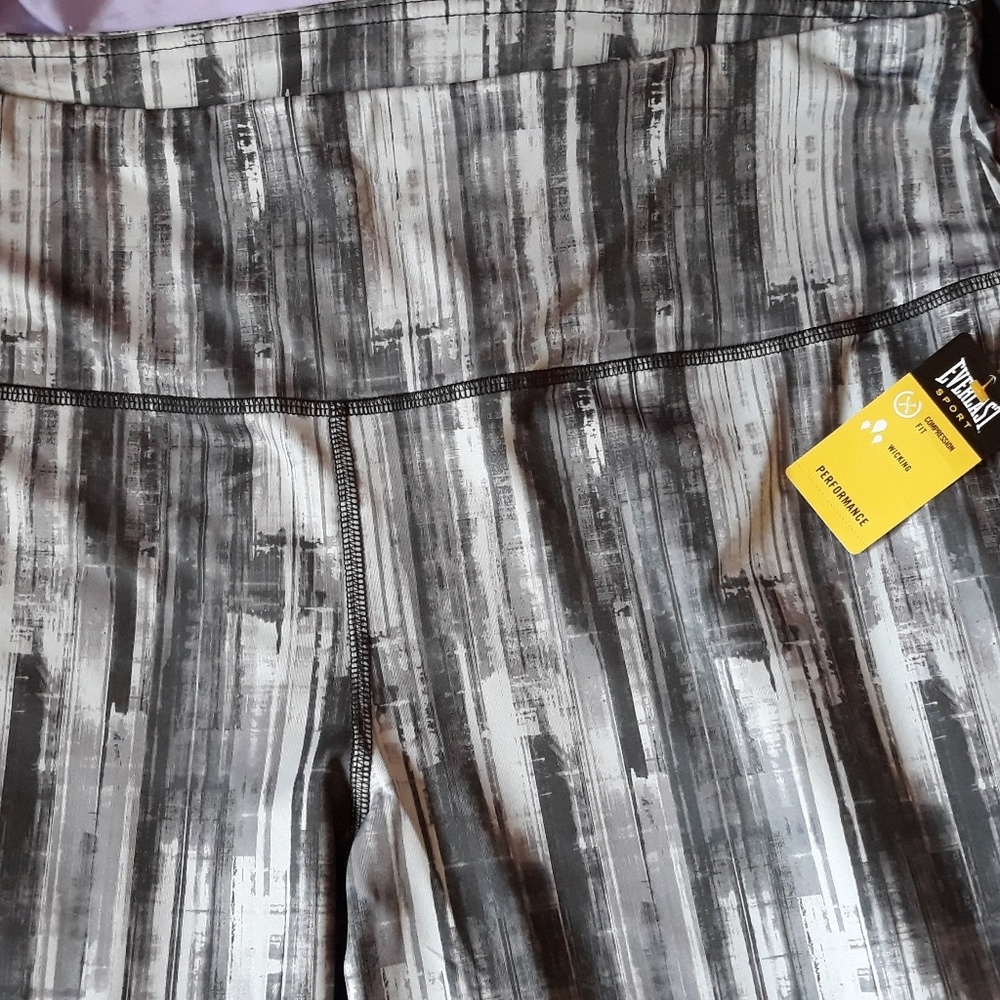 NWT's Everlast workout leggings. - Picture 1 of 3